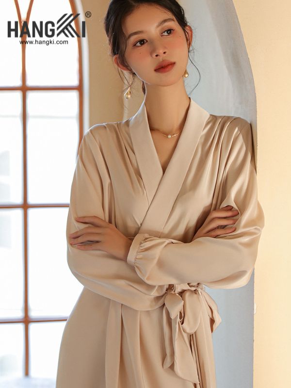 VCHG65 - Choàng Ngủ Lụa Dài Dài Tay Bo
