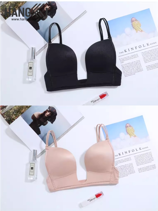 Áo ngực nữ không gọng màu đen và màu nude đặt cạnh son đỏ và nước hoa trên nền tạp chí