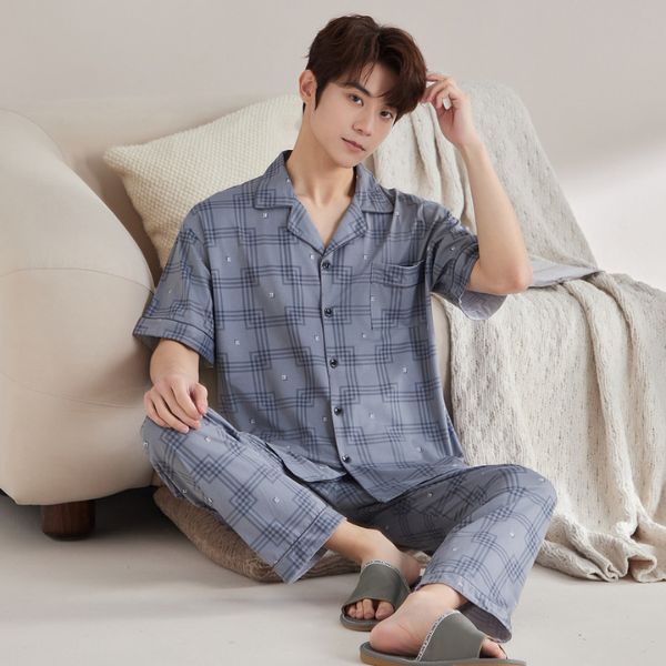 Bộ pijama nam tay ngắn quần dài màu xám kẻ caro chất vải mỏng nhẹ mặc ở nhà