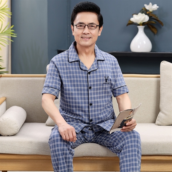 Bộ đồ ngủ nam trung niên kẻ caro xanh tay ngắn quần dài chất liệu mỏng nhẹ thoải mái