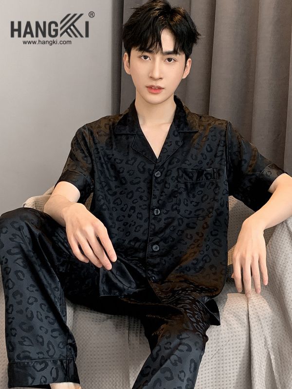 Bộ pijama lụa nam họa tiết da báo màu đen thương hiệu Hangki