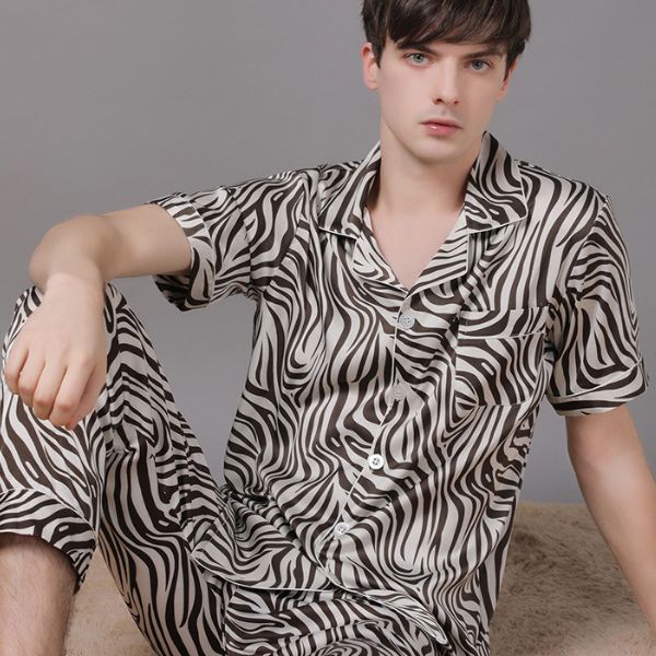 Bộ pijama lụa nam họa tiết ngựa vằn tay ngắn quần dài màu trắng đen