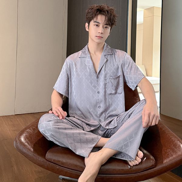 Bộ pijama lụa nam màu xám tay ngắn quần dài họa tiết caro ngồi trên ghế trong phòng ngủ hiện đại