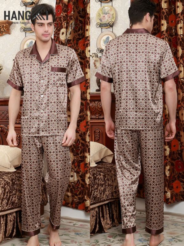 Bộ pijama lụa nam tay ngắn quần dài họa tiết màu nâu be sang trọng trước và sau