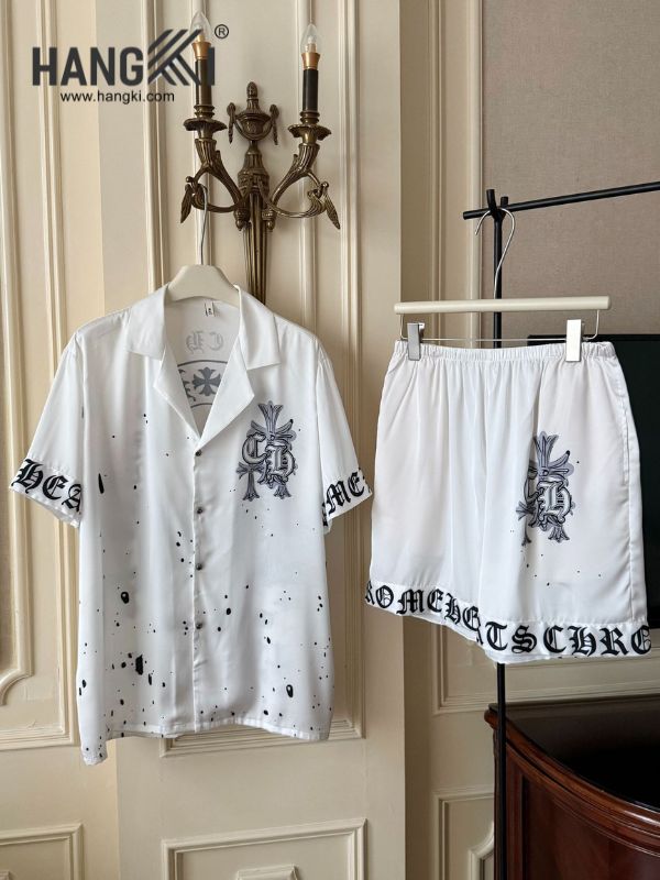 Bộ đồ ngủ nam HANGKI màu trắng gồm áo sơ mi cộc tay và quần short in chữ và họa tiết thập tự