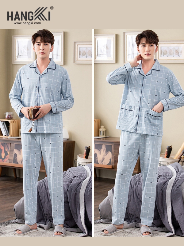 Bộ pijama nam dài tay kẻ caro màu xanh nhạt thương hiệu Hangki trong phòng ngủ