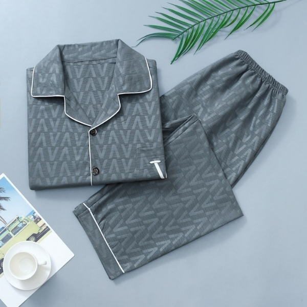 Bộ pijama dài tay màu xám họa tiết chữ VAV chất liệu mỏng nhẹ cho nam