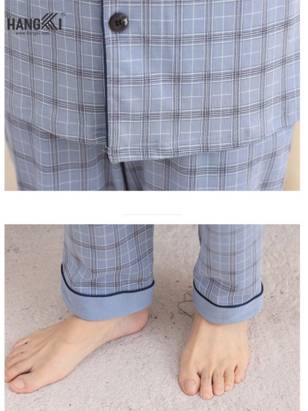 Bộ pijama kẻ caro xanh xám HANGKI ống quần bo gấu, người mẫu đứng chân trần