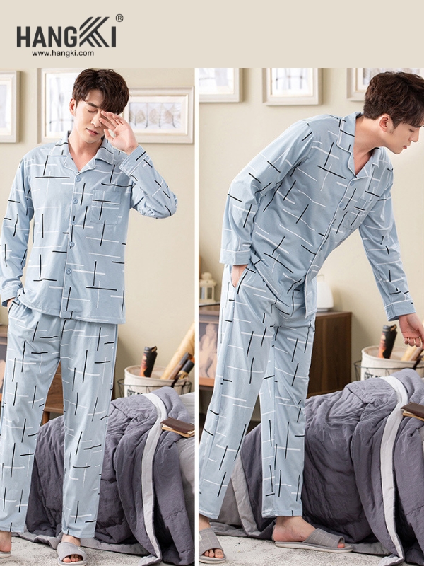 Bộ pijama nam dài tay màu xanh nhạt họa tiết kẻ sọc chéo thương hiệu Hangki