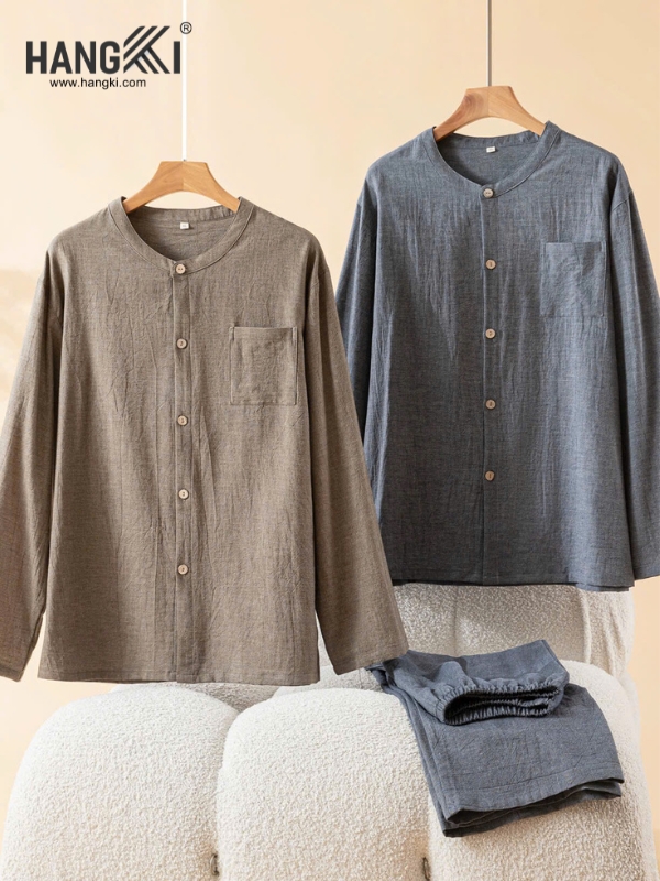 Bộ đồ ngủ vải thô dài tay HANGKI màu nâu và xanh treo trên mắc kèm quần matching