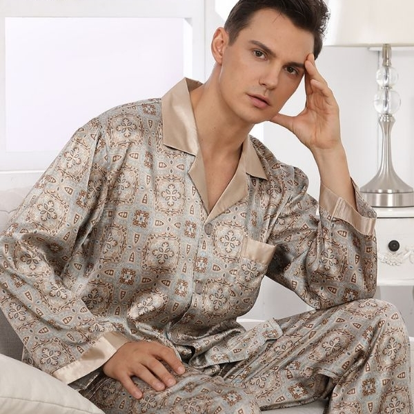 Bộ đồ ngủ lụa nam dài tay họa tiết màu be xám sang trọng