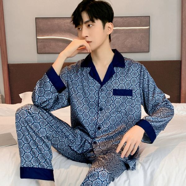 Bộ pijama nam dài tay họa tiết xanh navy chất vải mềm mặc ở nhà trên giường ngủ
