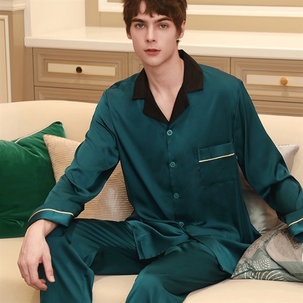 Bộ pijama lụa nam màu xanh cổ đen dài tay quần dài mặc ở nhà ngồi trên ghế sofa