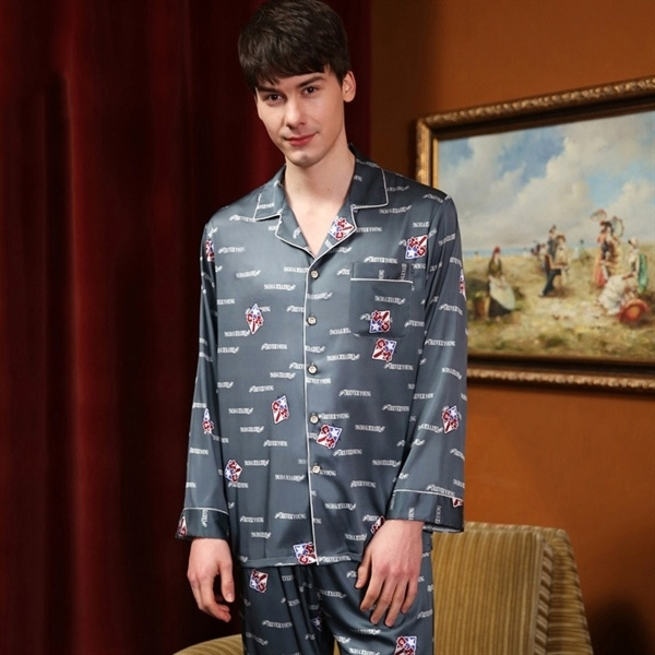 Bộ pijama lụa nam màu xám tay dài họa tiết chữ và hình nhỏ, cài khuy trước