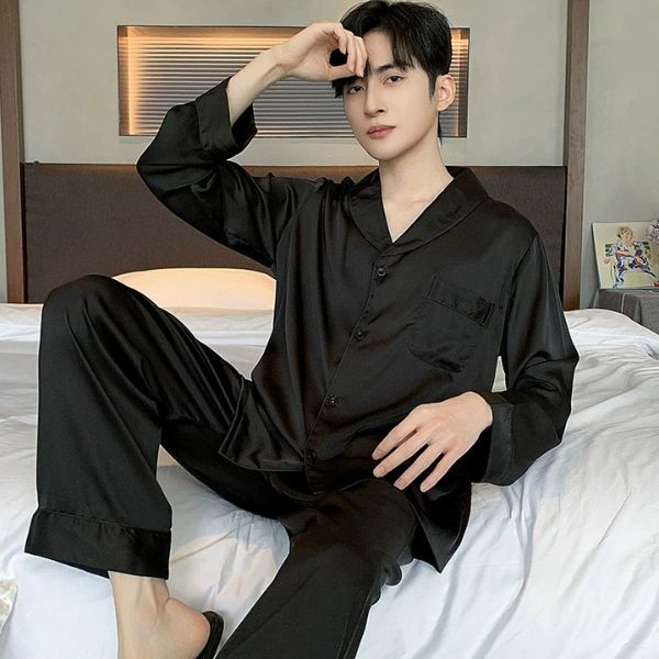 Bộ pijama lụa nam màu đen dài tay quần dài mặc trong phòng ngủ hiện đại