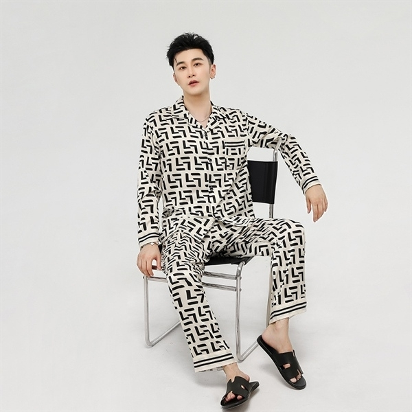 Bộ pijama nam dài tay họa tiết hình học trắng đen chất liệu mỏng nhẹ
