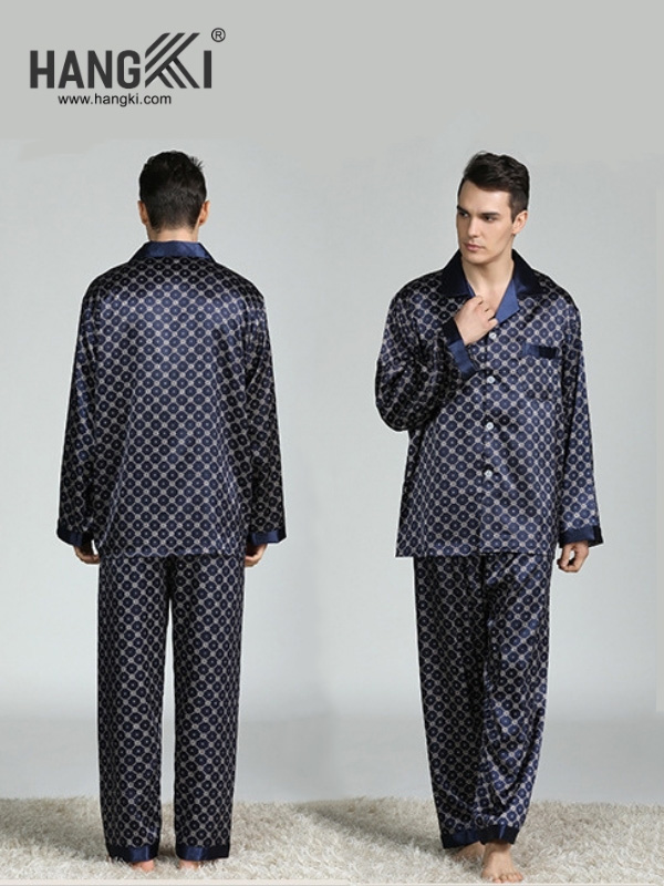 Bộ pijama lụa nam màu xanh navy họa tiết caro thương hiệu Hangki nhìn từ trước và sau