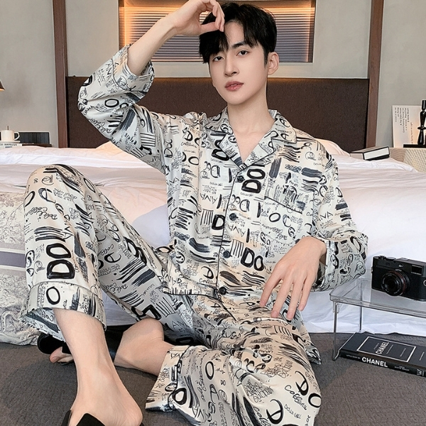 Bộ pijama nam dài tay họa tiết chữ màu trắng đen chất liệu mỏng nhẹ mặc ở nhà