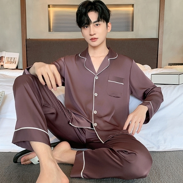 Bộ pijama lụa nam màu nâu viền trắng dài tay quần dài mặc trong phòng ngủ