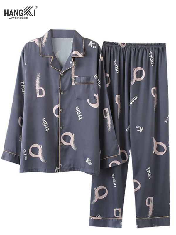 Bộ pijama lụa dài tay màu xám họa tiết chữ cái cho nam nữ thương hiệu Hangki