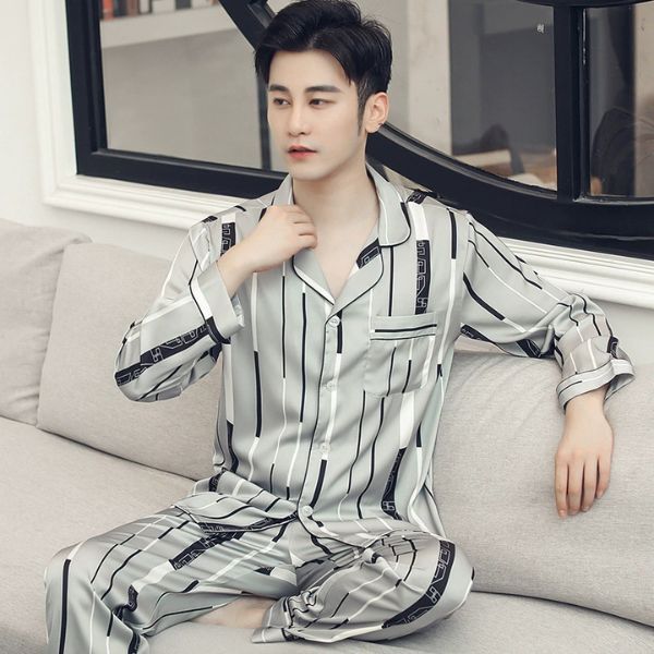 Bộ pijama lụa nam màu xám sọc đen dài tay dài quần, dáng rộng mặc ở nhà trên ghế sofa
