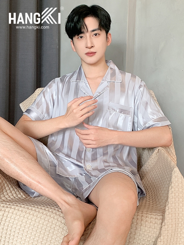 Bộ đồ ngủ lụa nam HANGKI màu xám sọc ngắn tay quần short, chất vải bóng mát