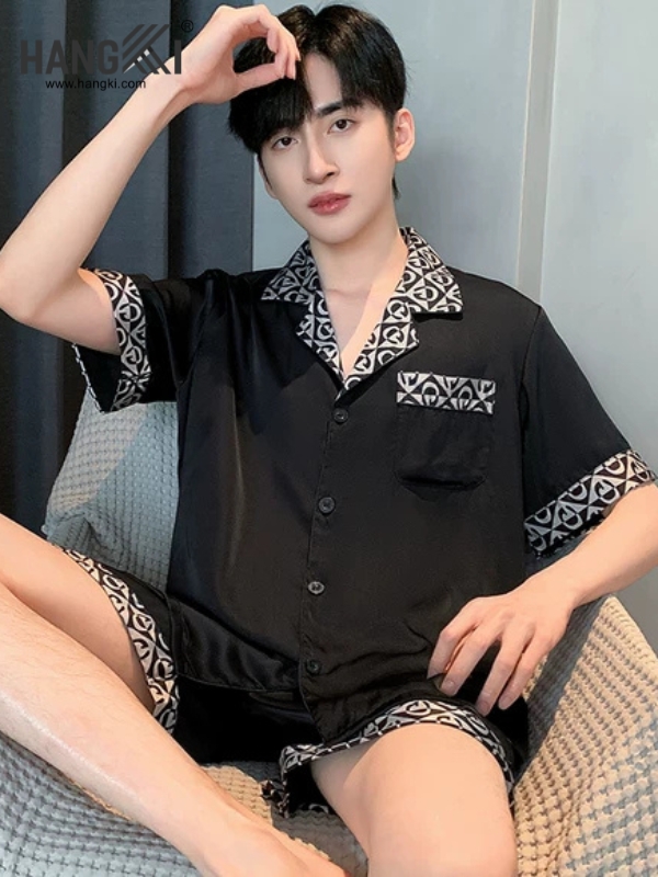 Bộ đồ ngủ nam lụa màu đen tay ngắn cổ bẻ viền họa tiết, quần short đồng bộ HANGKI