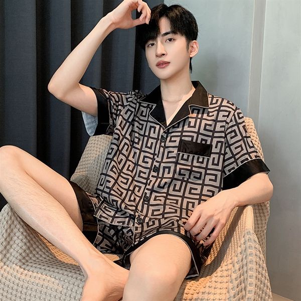Bộ đồ ngủ nam lụa ngắn tay quần đùi họa tiết hình học màu đen xám hiện đại