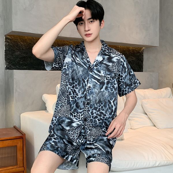 Bộ đồ ngủ nam họa tiết da báo màu xanh đen chất liệu lụa ngắn tay quần short